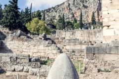 Navel-of-the-world-Temple-of-Apollo